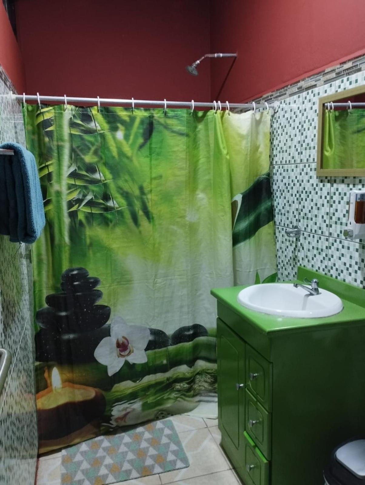 Cabinas Hukats Secret Jungle Puerto Viejo de Talamanca Exterior foto
